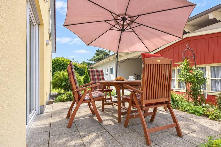 Ganze Wohnung, Haus Neuhof - Ferienwohnung mit Terrasse in strandnaher Lage in Drei Kaiserbäder, Heringsdorf