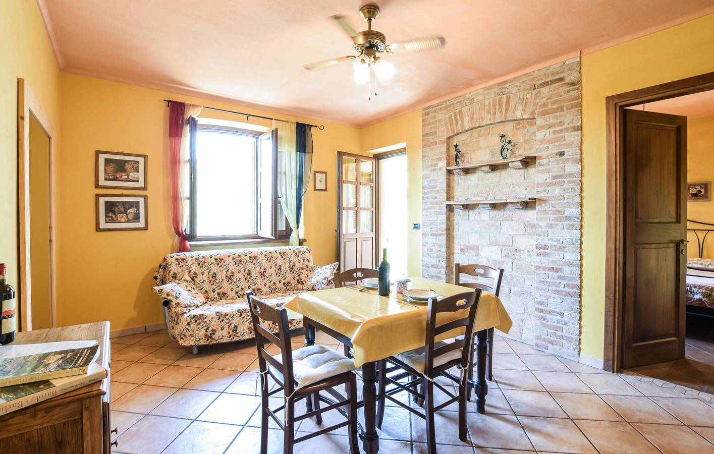 Hel ferielejlighed, Ferielejlighed for 4 personer med have in Monforte d'Alba, Langhe