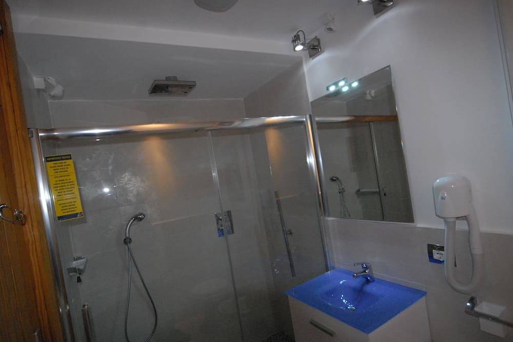 Apartamento entero, Ski-in and ski-out panoramic apartment with cromotherapy and free wifi in Cervinia, Valtournenche