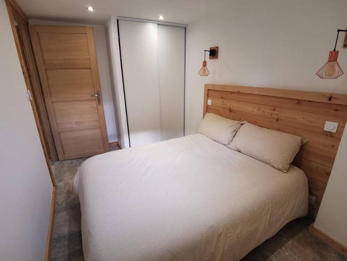 Gîte pour 4 personnes, avec vue ainsi que jardin et terrasse à L'Argentière-la-Bessée - 3