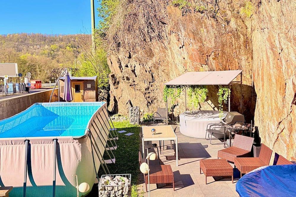 Ferienhaus 'Whirlpool Sauna Pool' mit Bergblick, Privatpool und Wlan in Bad Ems, Lahn-Taunus