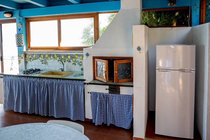 Villa Con Piscina Vista Mare con vista mare, piscina e giardino, adatta agli animali domestici in Santo Stefano di Camastra, Provincia di Messina