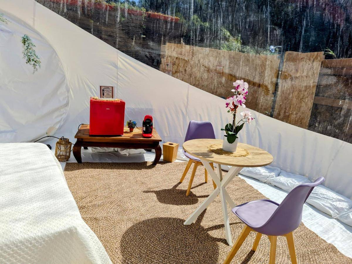 Dormir dans une bulle Grandiose, avec Spa, la tête dans les étoiles in Six-Fours-les-Plages, Côte méditerranéenne (France)