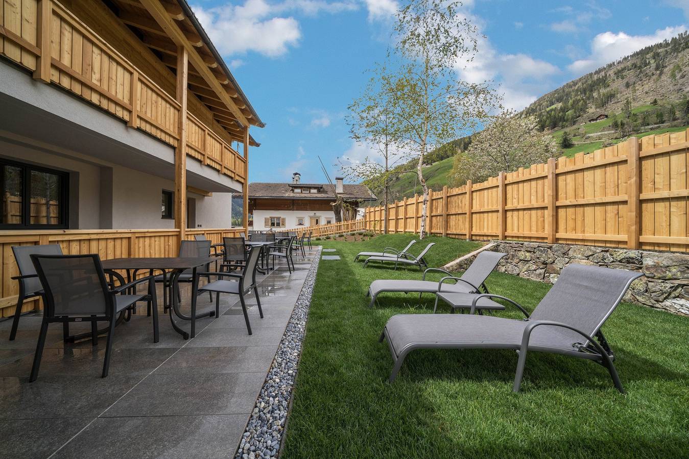 Ganze Wohnung, Ferienwohnung "Seebrunn - Schusterhüttl Alm" mit Berg- und Seeblick, Terrasse & Garten in Kuppelwies, Ulten