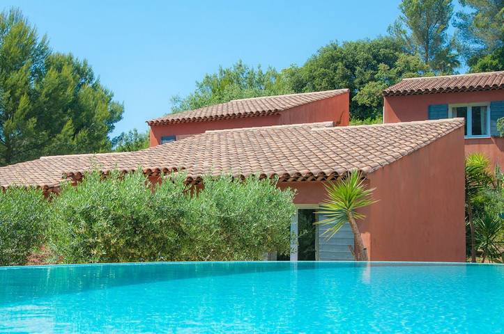 Chambre d’hôte pour 2 personnes, avec jardin ainsi que jacuzzi et piscine dans le Var - 3