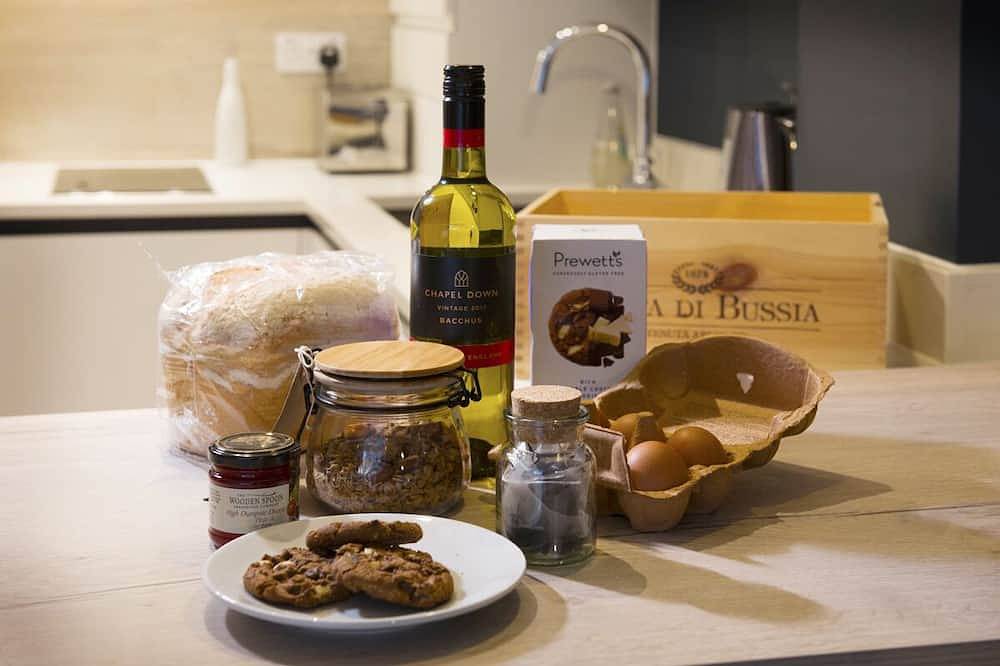 Apartamento entero, The Studio, un elegante apartamento de estilo escandinavo a un paseo del centro con estacionamiento. in Kent