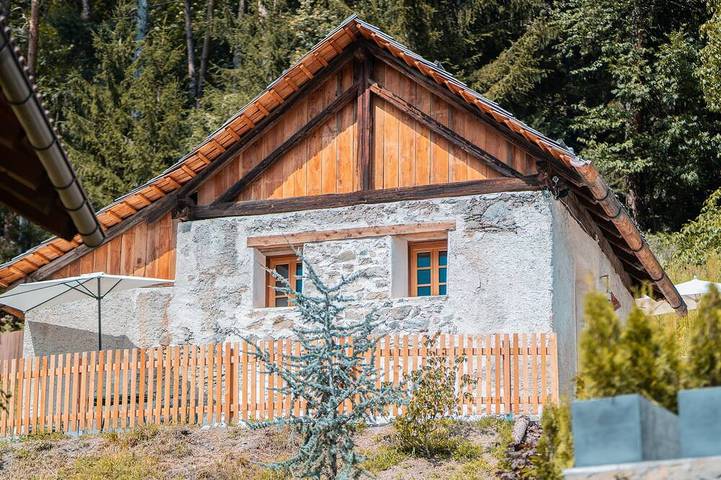 Chalet für 3 Personen, mit Whirlpool und Balkon sowie Pool und Garten - 1
