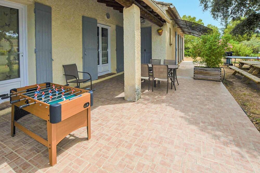 Stunning home in Mazan in Mazan, Parc naturel régional du Mont-Ventoux