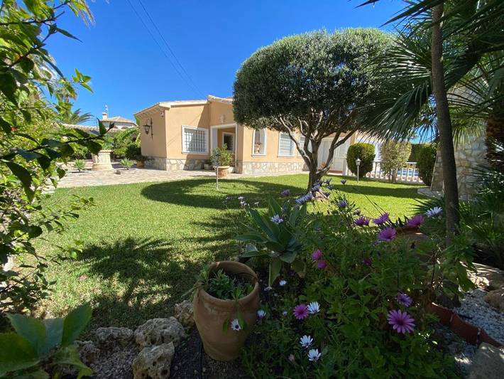 Villa voor 9 personen, with Balkon and Terras as well as Tuin and Zwembad in Cabo Roig