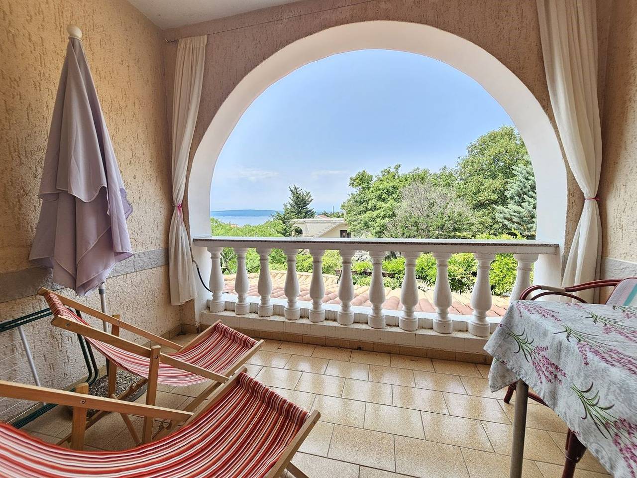 Cijeli apartman, Studio apartment with balcony and shared outdoor pool in Novi Vinodolski, Primorsko-goranska županija