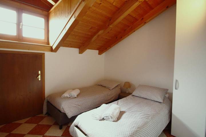 Gîte pour 4 personnes, avec jardin dans Varena - 3