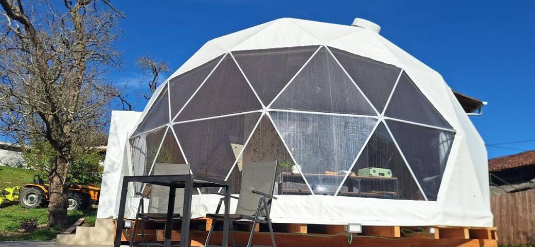Glamping voor 2 personen, with Whirlpool and Terras as well as Tuin and Uitzicht in het Baskenland