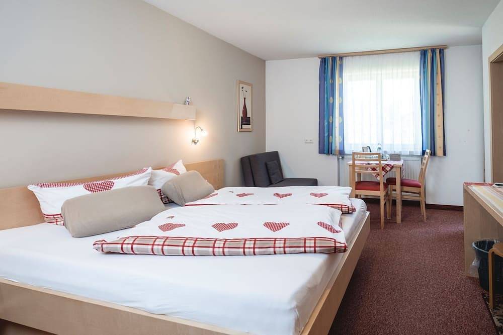 Doppelzimmer Nr. 4 - Gästehaus Puchmayr Manuela in Mellau, Bregenzerwald
