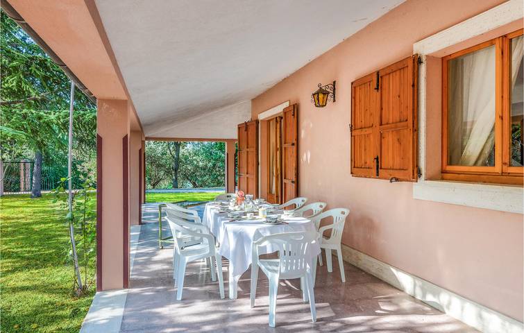 Casa vacanza per 8 persone con giardino in Ponzano di Fermo, Provincia di Fermo