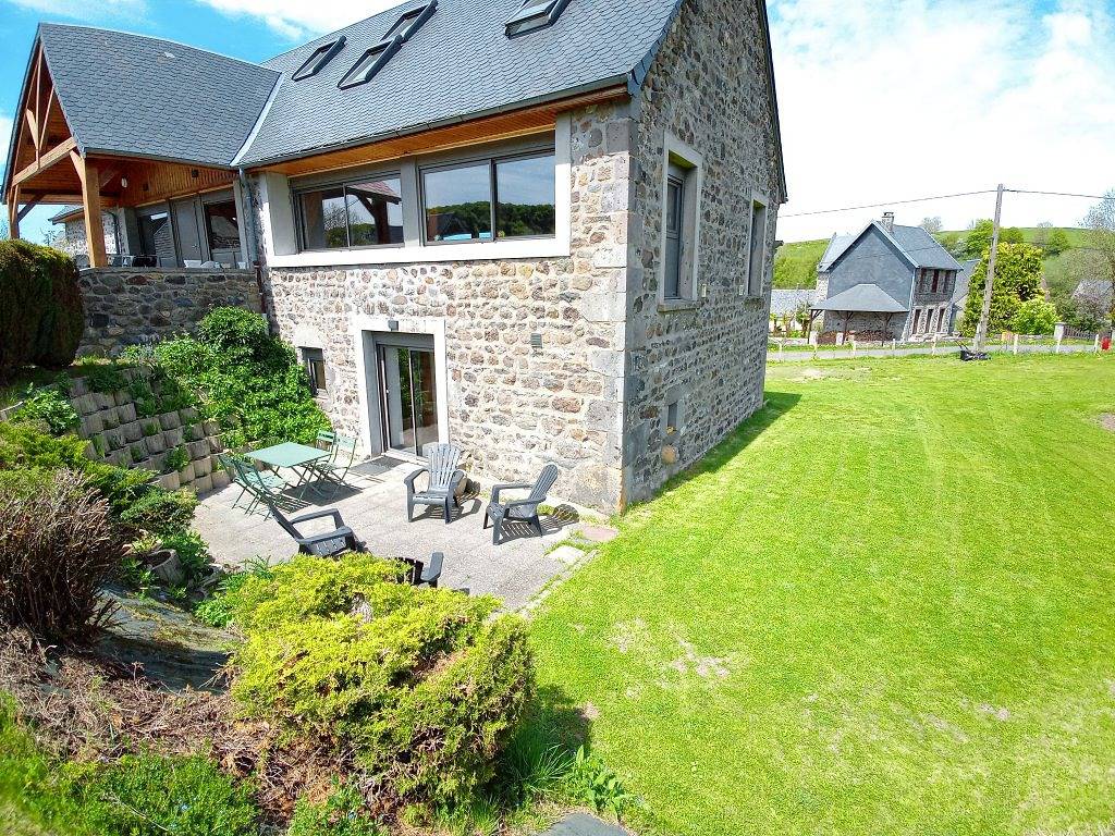 Charmant logement dans petit village typique in Saint-Sauves-d'Auvergne, Parc naturel régional des Volcans d'Auvergne