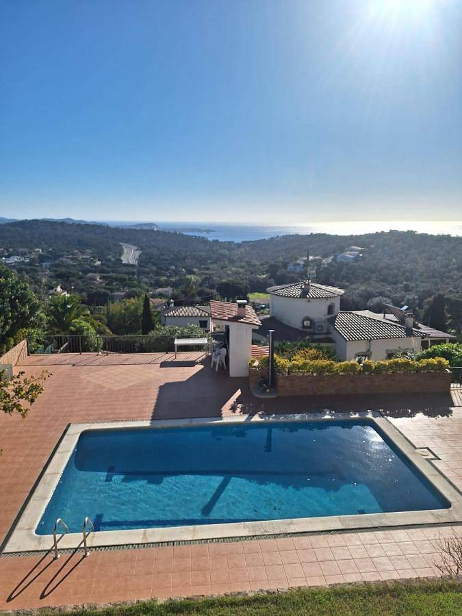 Chalet para 6 personas, con jacuzzi además de jardín y piscina en Platja d'Aro