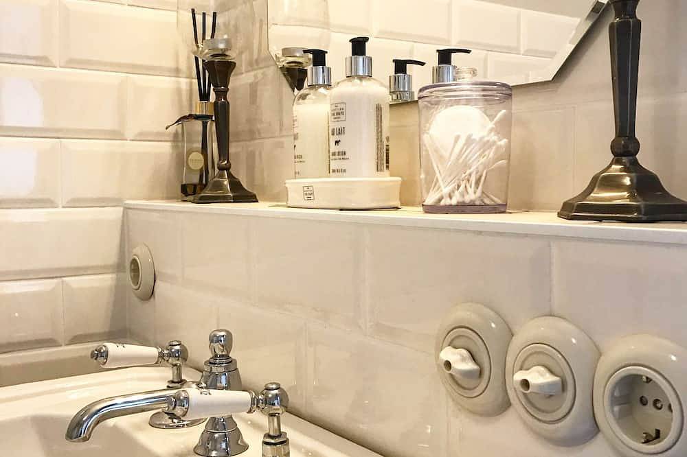 Ganze Wohnung, Warft Simmerdeis/ Apartment 2 im Reetdachhaus mit parkartigem Garten in Oldenswort, Eiderstedt