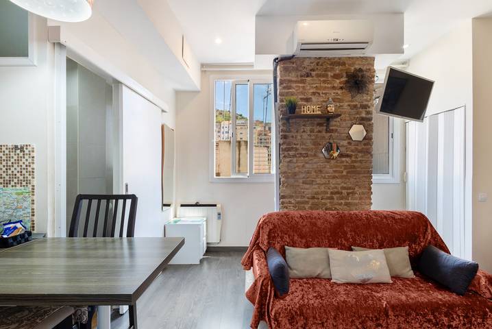 Entire apartment, Apartment 'Studio Near Park Güell' with Wi-Fi and Air Conditioning in Barcelona, Barcelonès