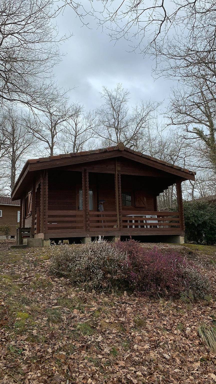 Entire apartment, Chalet 'Guzet 4 Personnes 26' with Private Terrace, Private Garden and Wi-Fi in Bretagne-d'Armagnac, Gers
