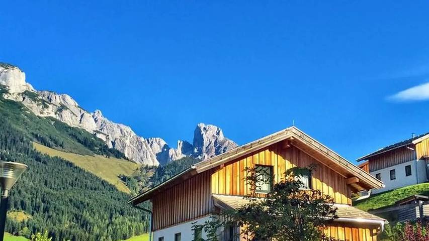 Chalet für 8 Personen, mit Pool und Garten sowie Sauna in Dachstein West