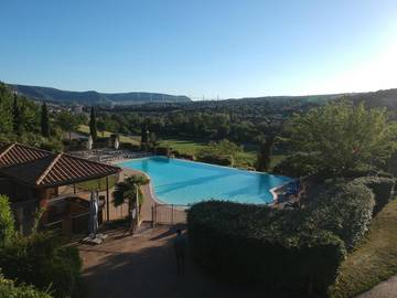 Hôtel pour 2 personnes, avec vue ainsi que jardin et piscine à Millau