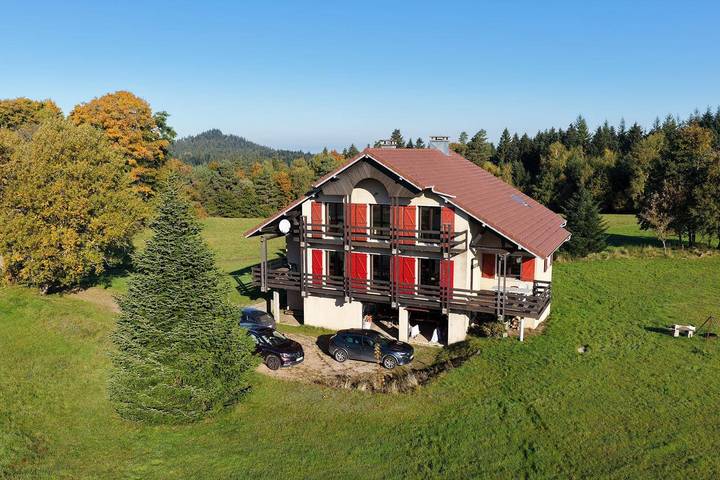 Chalet Le Repère des Générations, piscine chauffée, sauna et jacuzzi in Champdray, Saint-Dié-des-Vosges