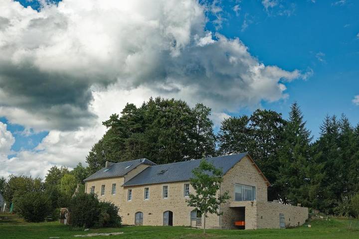 Location de vacances pour 6 personnes, avec vue et jardin à Bugeat - 3