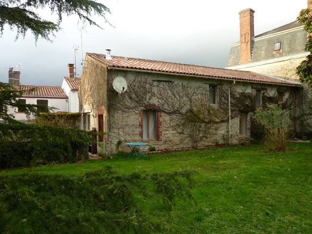 Gîte pour 18 personnes, avec piscine ainsi que jardin et terrasse en Vendée - 2