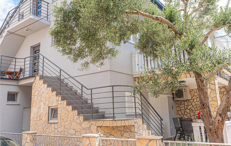 Gîte pour 3 personnes, avec terrasse à Pirovac - 2