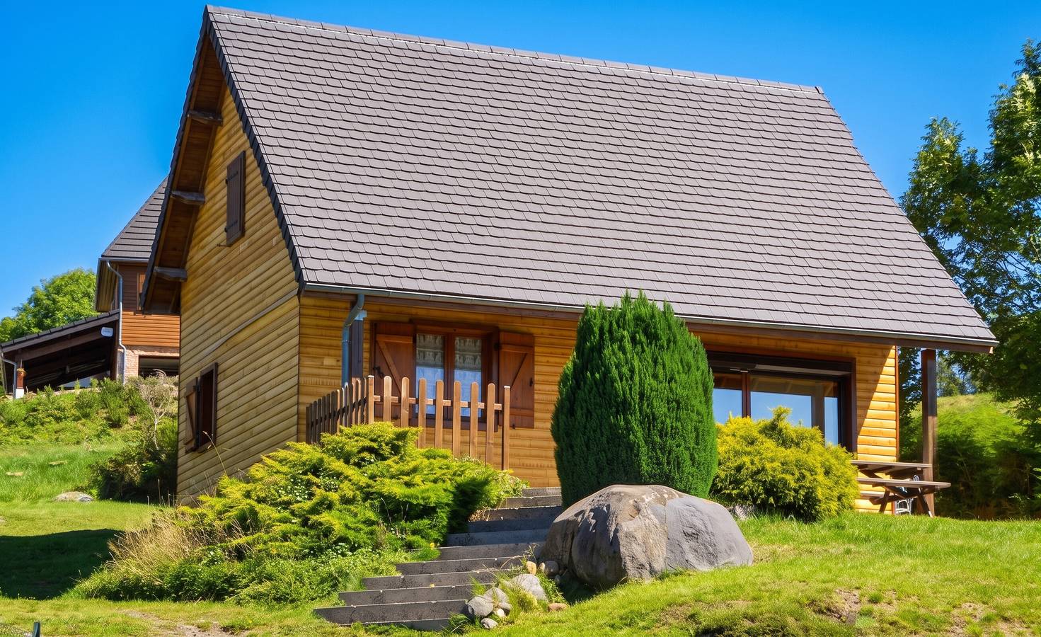 Charmantes Chalet in Saint-Gènes-Champespe mit eigenem Parkplatz in Saint-Genès-Champespe, Regionaler Naturpark Volcans d'Auvergne