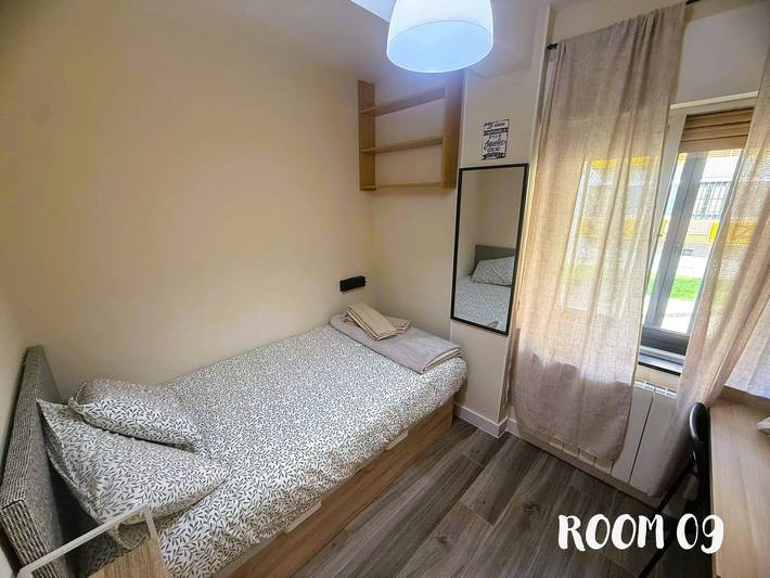 Room for 1 people - 1