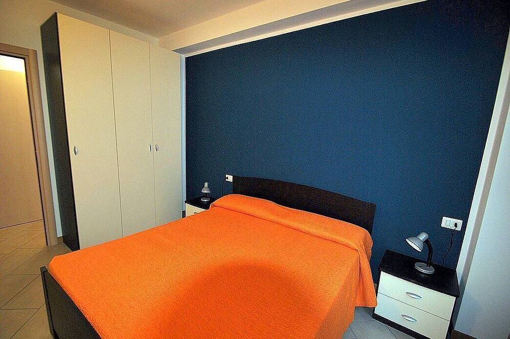 Casa Osmanto H: A cozy and welcoming apartment situated at a short distance from the shores of Lake Como, with Free Wi-Fi. in Vercana, Gemeinde Vercana