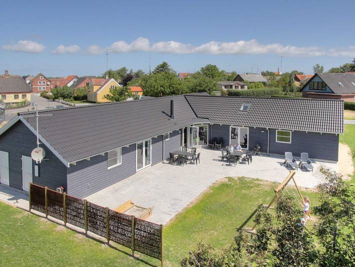 Vakantiehuis voor 16 personen, with Whirlpool and Terras as well as Zwembad and Sauna in Langeland