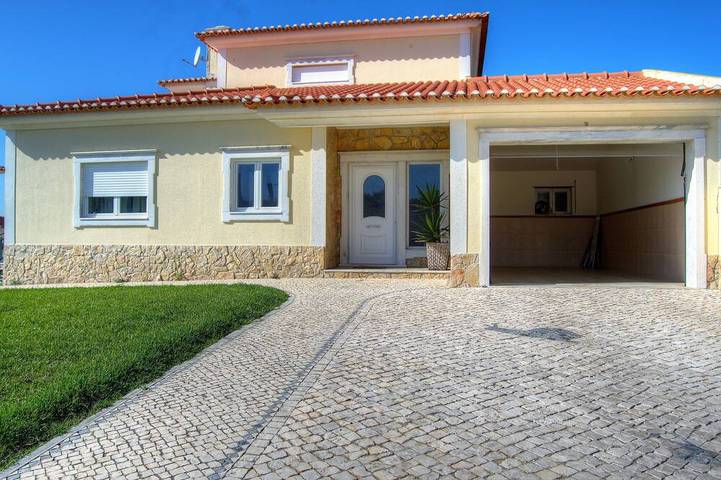 Location de vacances pour 8 personnes, avec jardin et balcon à Ribamar