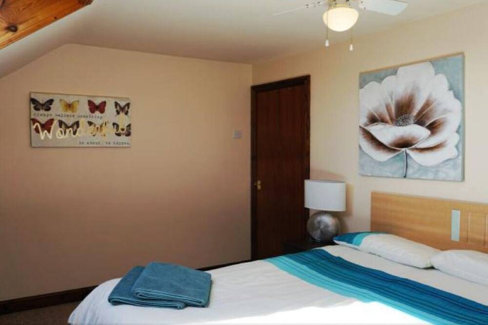 Entire apartment, Peaceful and Relaxed Country Getaway in a quiet village with all amenities in Silkstone, South Yorkshire