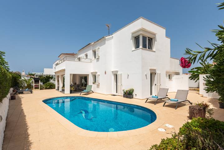 Villa pour 6 personnes, avec Balcon ainsi que Terrasse et Jardin à Cala Blanca - 2