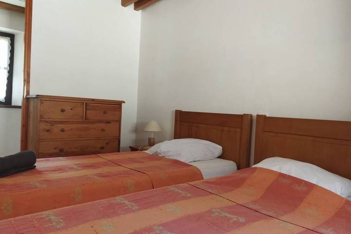 Gîte pour 10 personnes, avec terrasse et jardin à Montbrun - 4