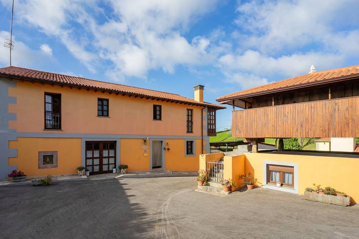 Landhaus für 15 Personen, mit Garten und Whirlpool sowie Balkon - 1