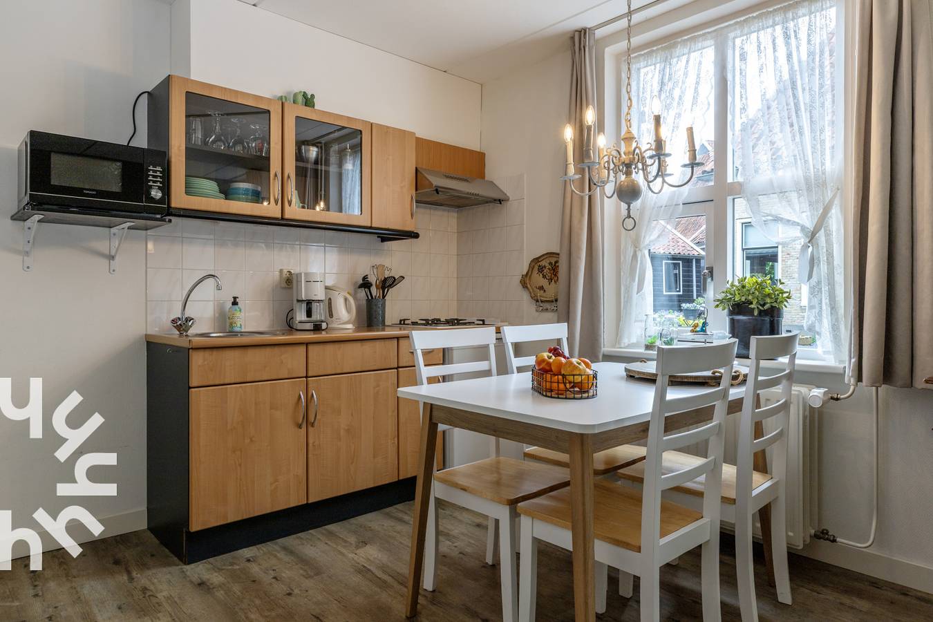 Ganze Wohnung, Ruhige 2-Bett-Wohnung mit botanischen Elementen und grüner Wand in Blokzijl in Blokzijl, Nationalpark Weerribben-Wieden