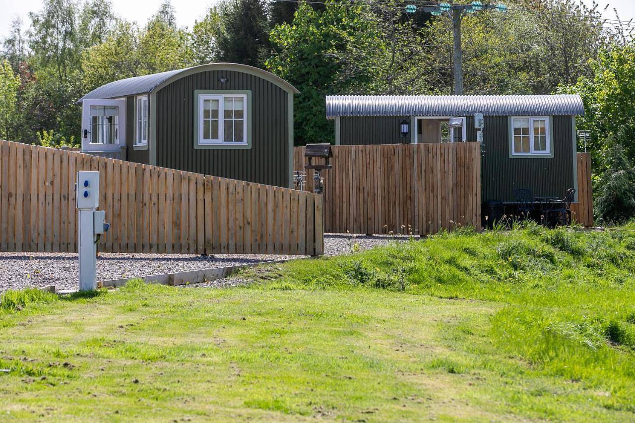 Cabin for 2 with walks, Wifi, bat and restaurant in Angus