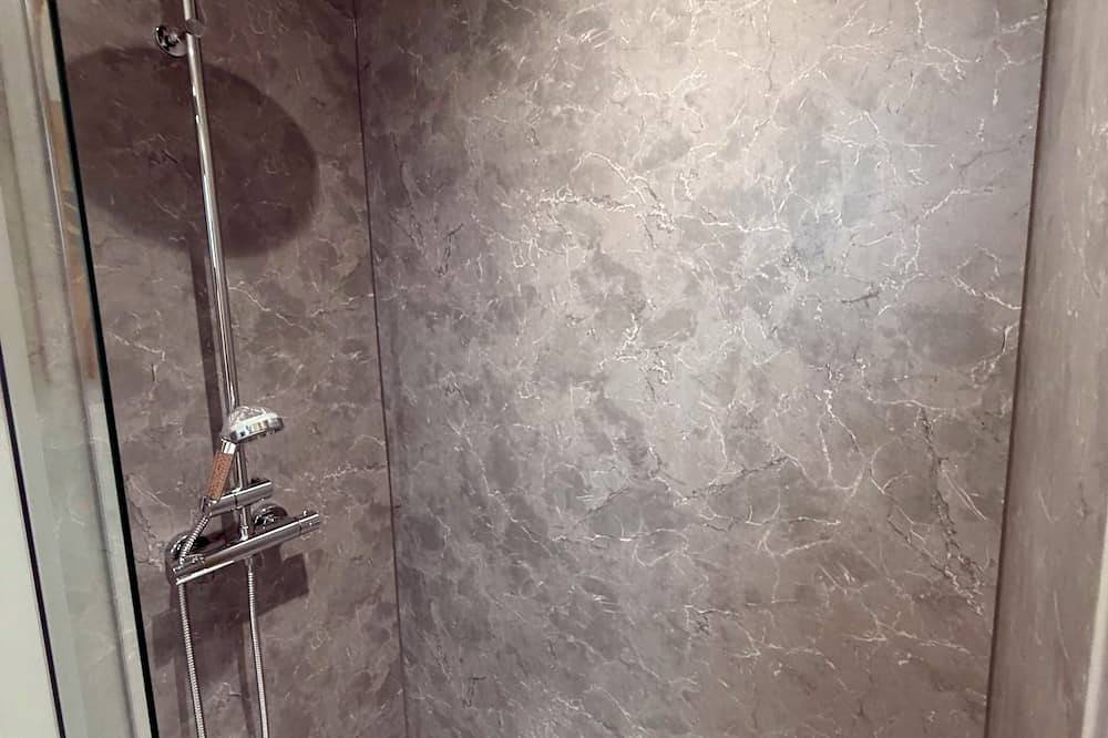 Lodge cosy avec jacuzzi privatif in La Trinité-Surzur, Côte des Mégalithes