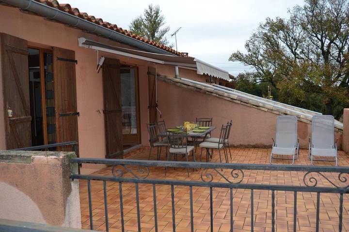 Gîte pour 6 personnes, avec piscine ainsi que jardin et vue à Saint-Papoul - 2