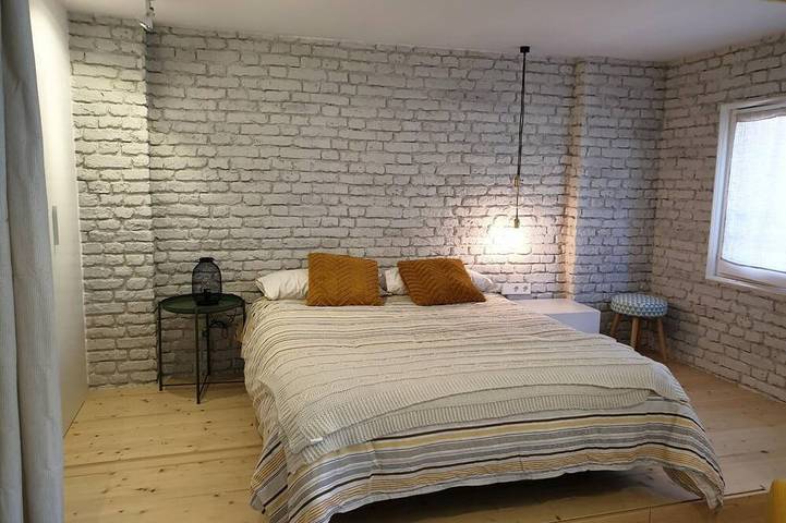 Ganze Wohnung, Gemütliches Loft mit Pool, 2 Doppelbetten und voll ausgestatteter Küche in Villanúa in Villanúa, Aragonesische Pyrenäen