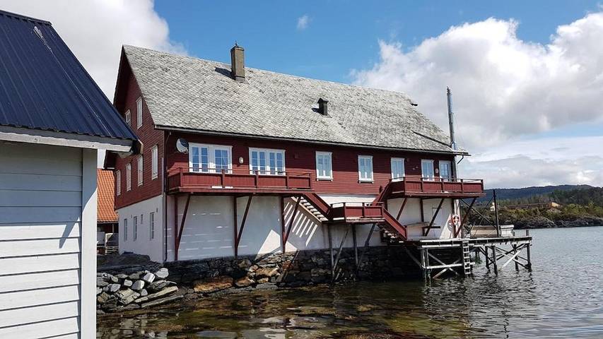 Ferienwohnung für 6 Personen, mit Balkon und Terrasse sowie Sauna und Seeblick