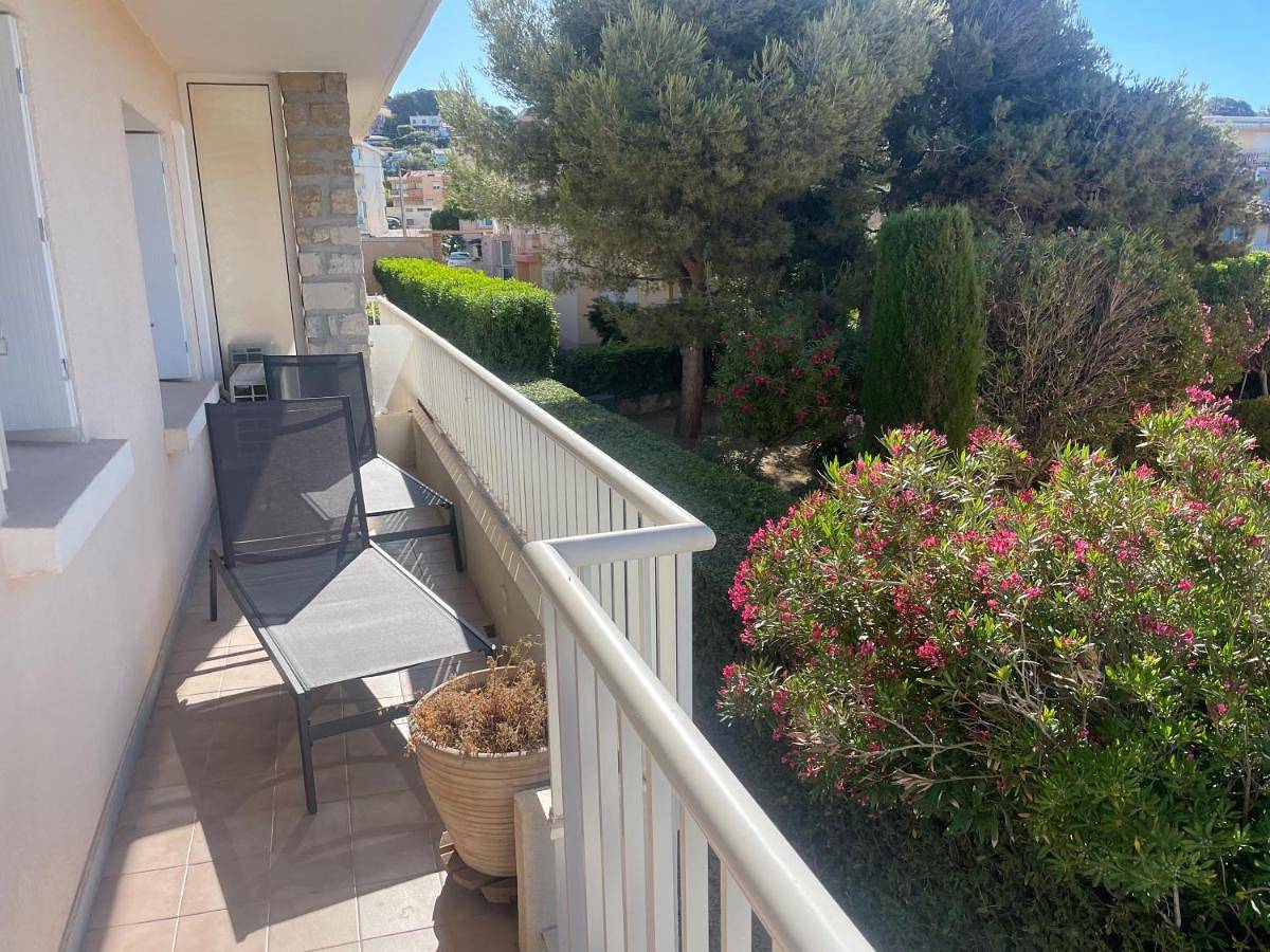 Appartement entier, Apartment with Sea View in Six-Fours-les-Plages, Côte méditerranéenne (France)