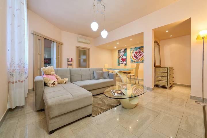 Geheel appartement, Appartement 'Rosamare - Follonica' met Zeezicht, Wi-Fi en Airconditioning in Spiaggia di Follonica (Scarlino), Follonica