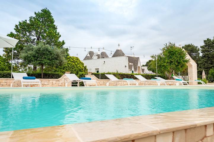 Appartamento intero, Appartamento 'Trullo Suite In Masseria' con piscina condivisa, Wi-Fi e aria condizionata in Cisternino, Salento