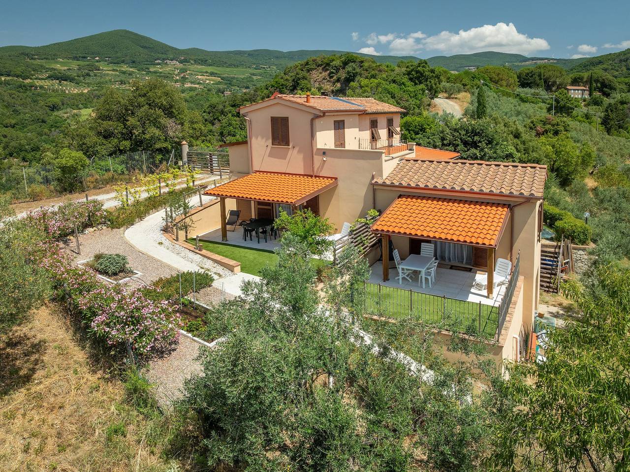 Ganzes Studio, Studio „Oltremare - Casa Nocolino“ mit Gemeinschaftspool, Wlan und Klimaanlage in Riparbella, Etruskische Küste