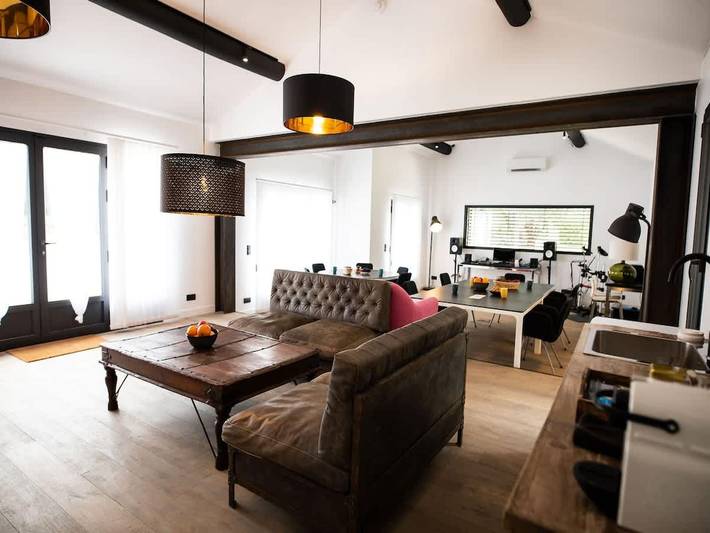 Location de vacances pour 16 personnes, avec jacuzzi et piscine ainsi que jardin et sauna, adapté aux familles à Noves - 2