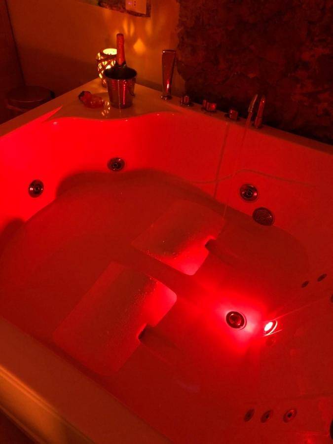 Chambre d’hôte pour 2 personnes, avec jacuzzi ainsi que sauna et jardin à Casagiove - 3